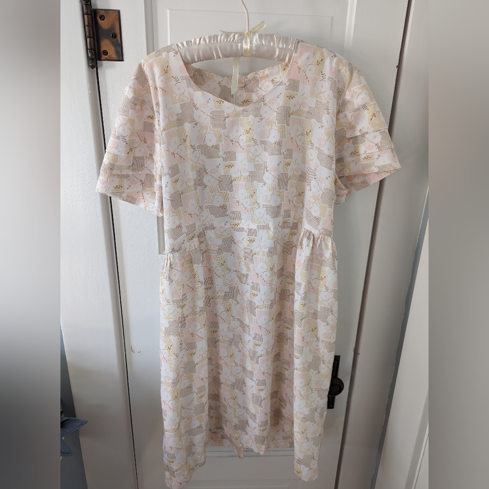 Vintage Handmade Plus Size 1940's Floral Grannycore Midi House Dress